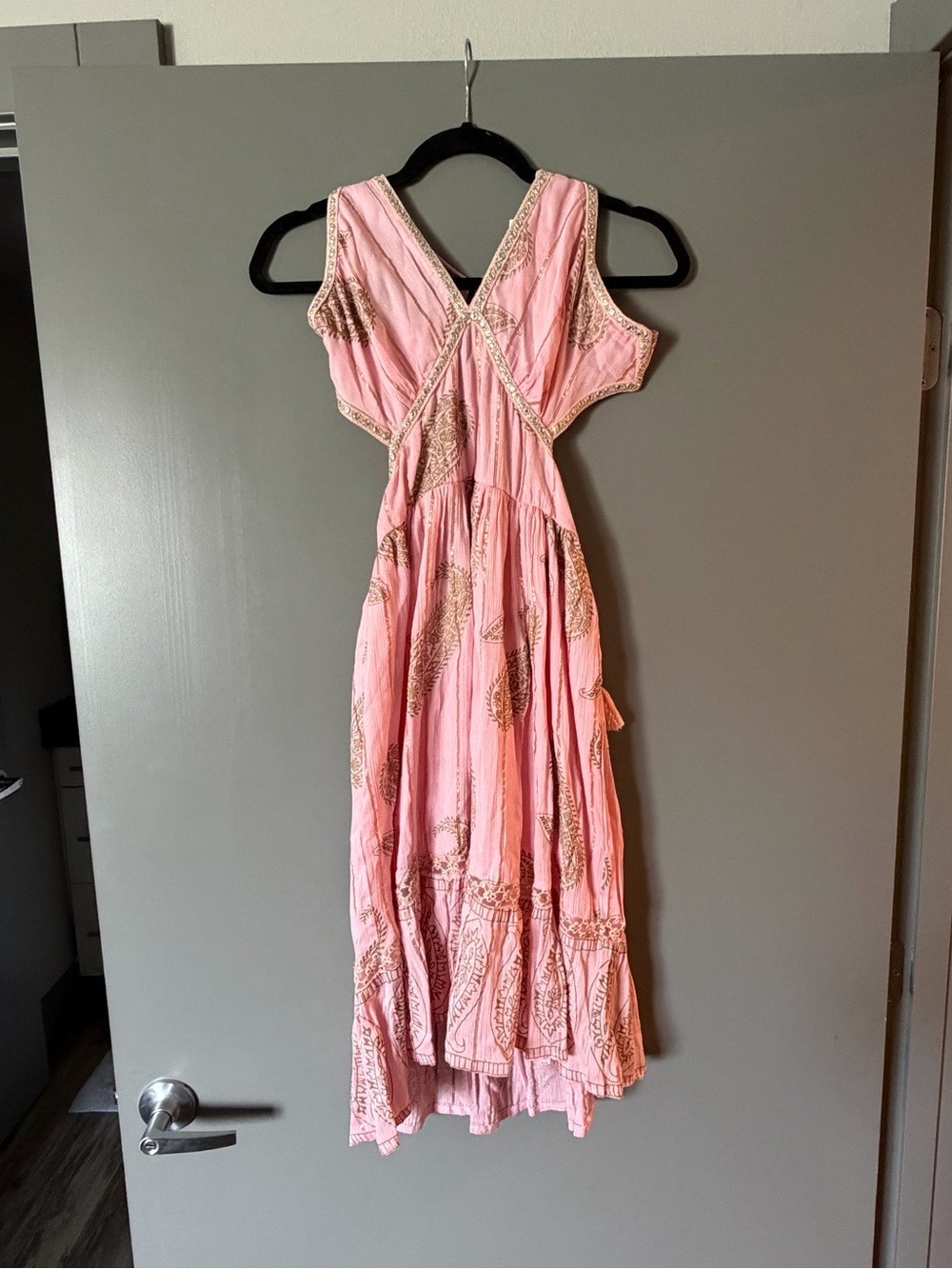 Sleeveless Pink Boho Midi Dress with Lace Trim